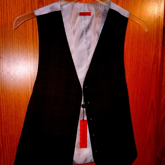 Vest - Picture 1 of 2